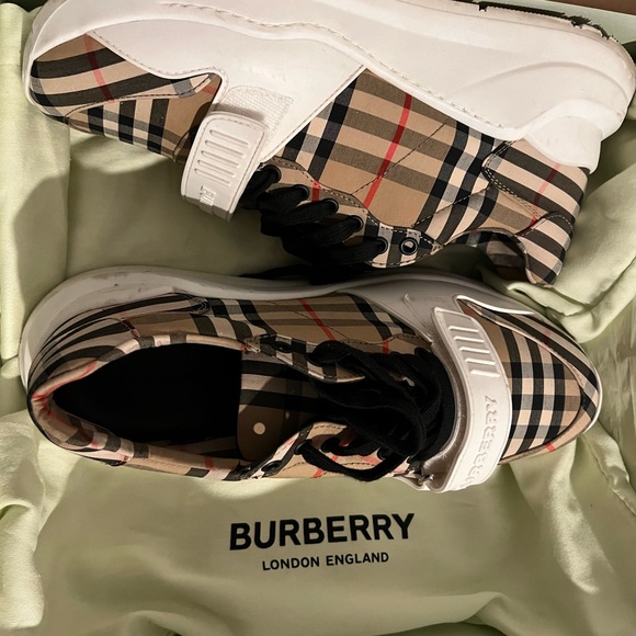 Burberry Low top sneakers - Picture 5 of 5